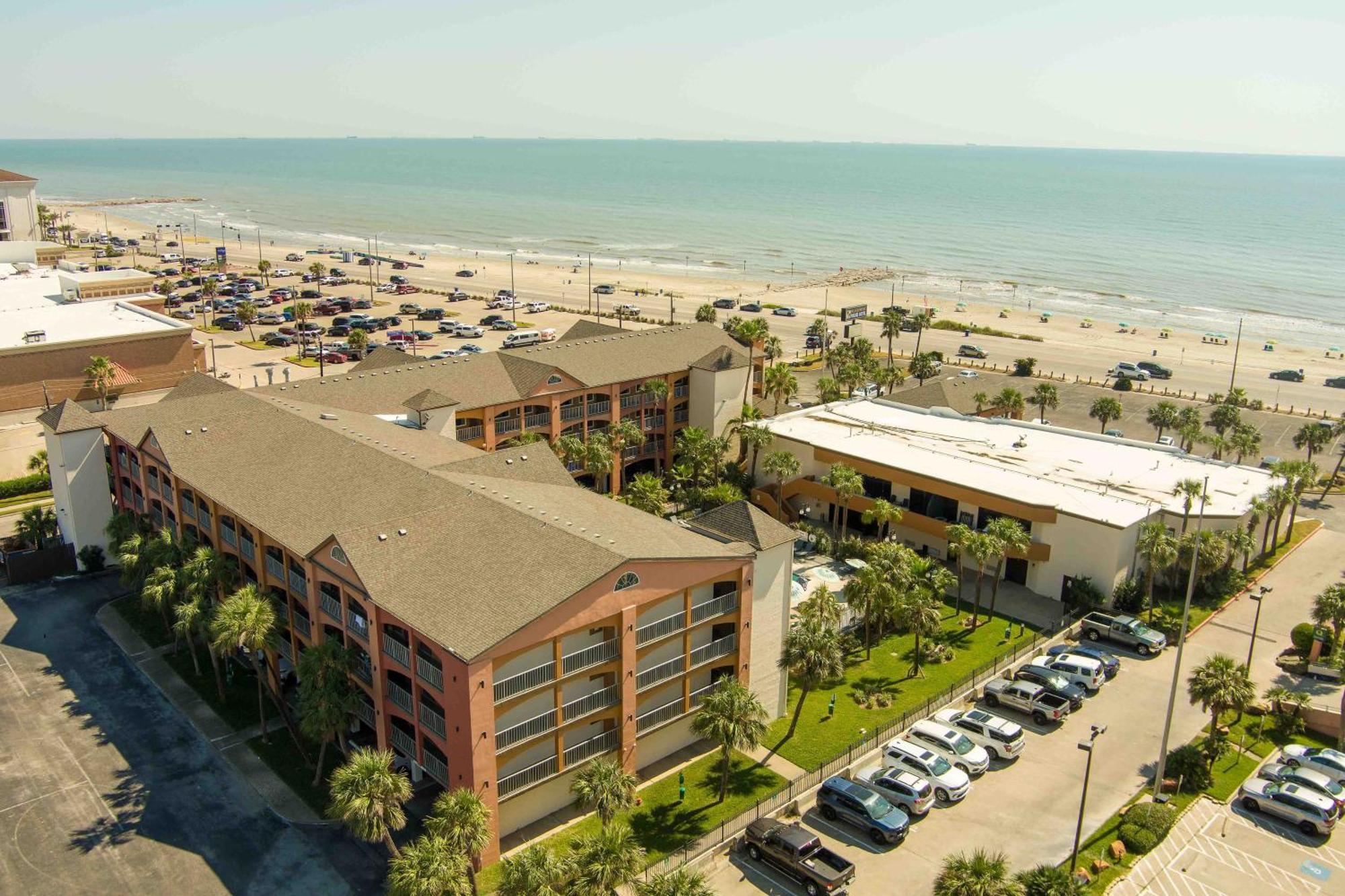 Hotel Beachfront Palms 3*