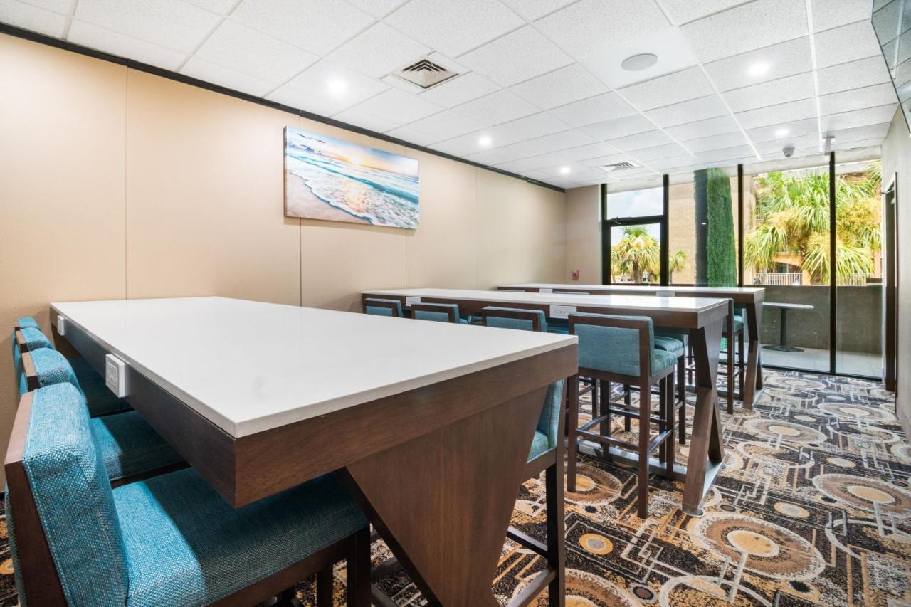 Beachfront Palms Hotel 3*