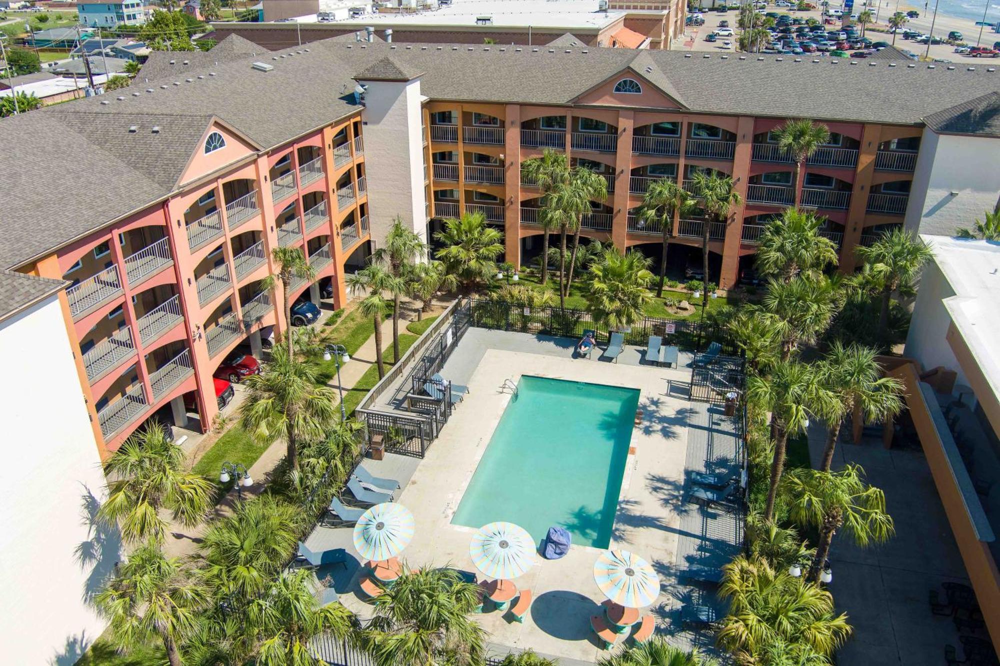 Beachfront Palms Hotel