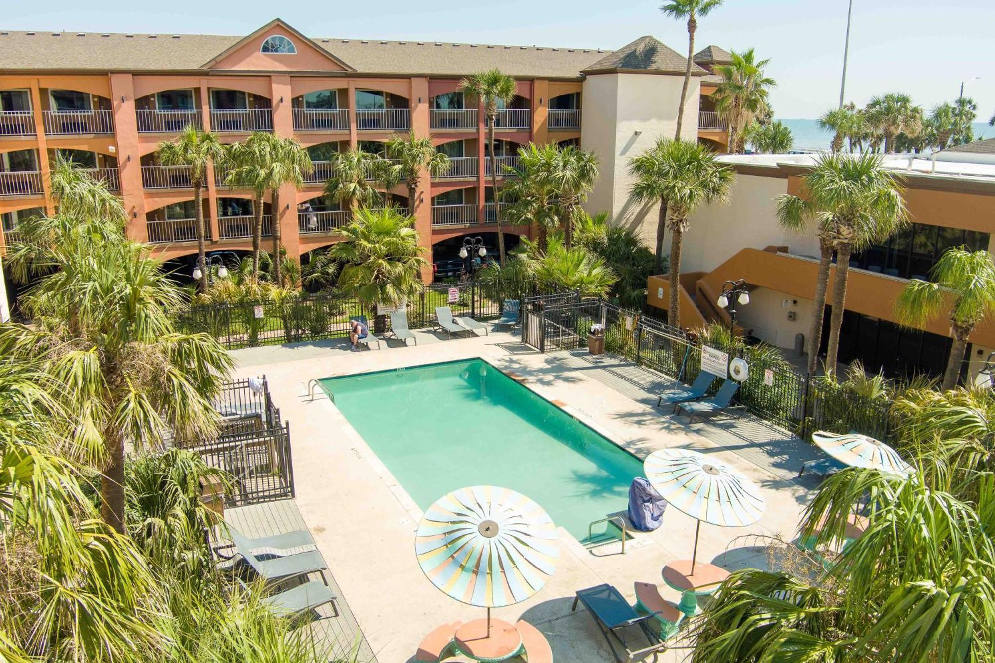 Hotel Beachfront Palms